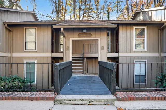 $1,895 | 8740 Roswell Road, Unit 9C, Atlanta, GA 30350