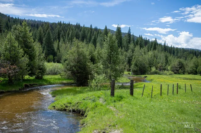 $422,875 | 40 Clear Creek Road, Cascade, ID 83611