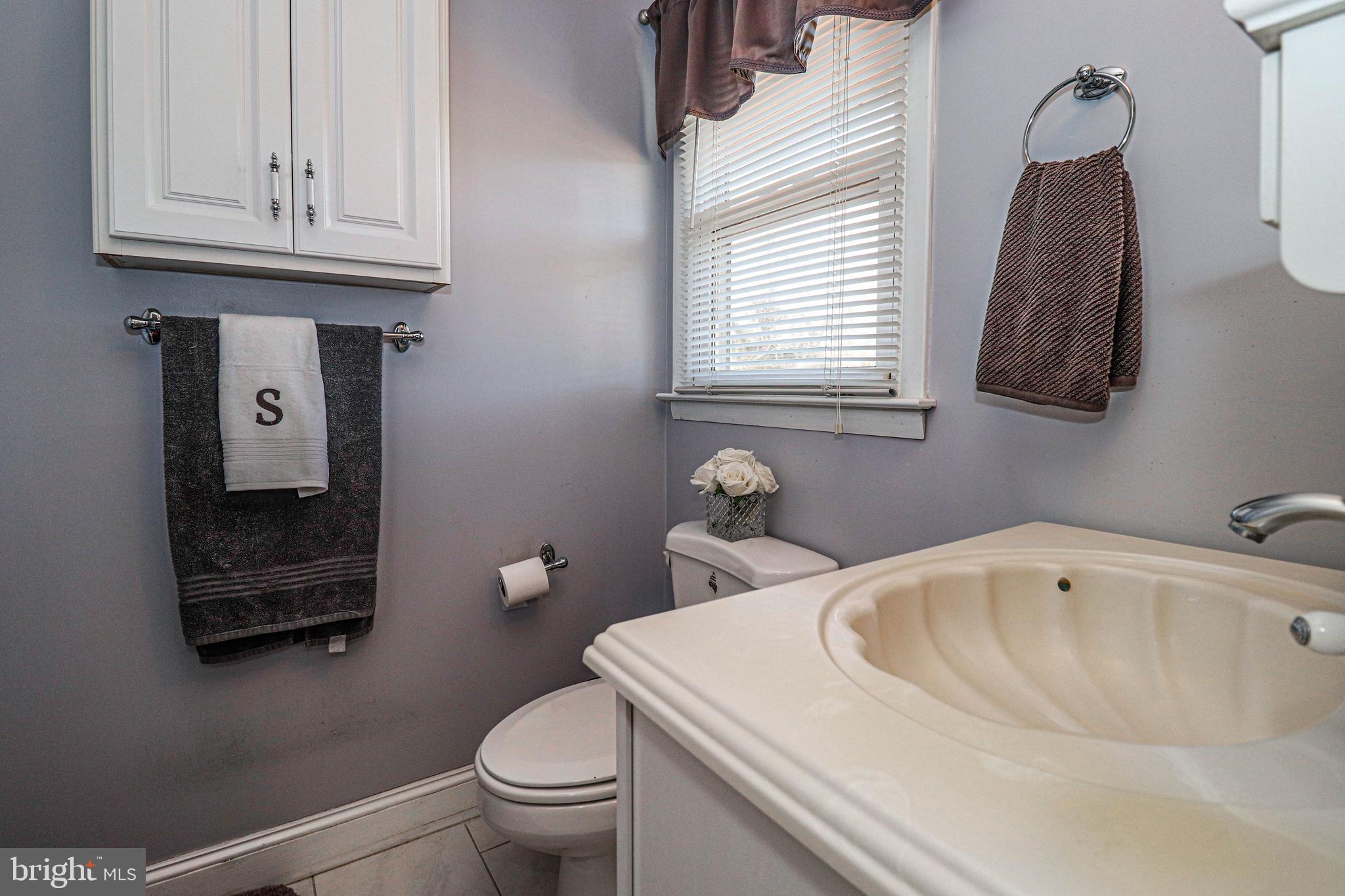 914 Edgemoor Road Cherry Hill, NJ 08034 - Photo 26 of 32 Master bath