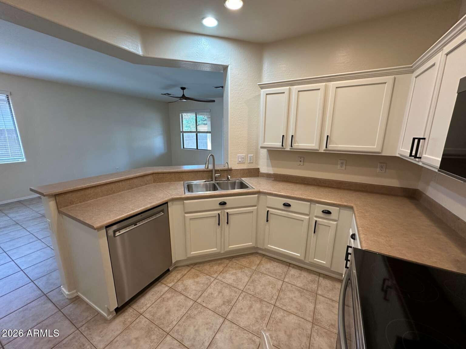 39508 North Prairie Lane Anthem, AZ 85086 - Photo 5 of 36 Burrow.5