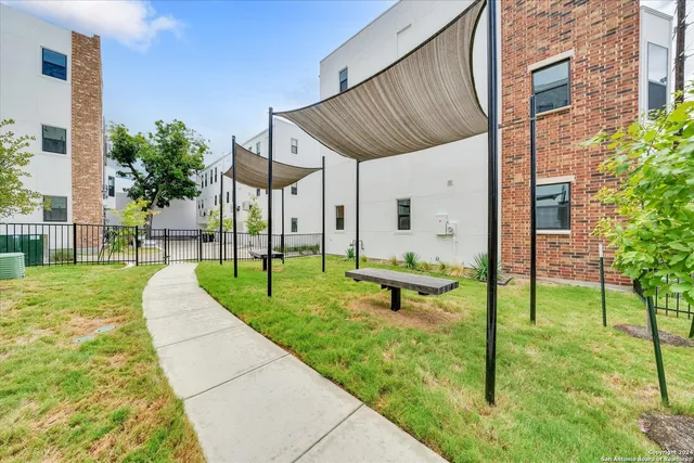 $2,250 | 408 Center Street, San Antonio, TX 78202