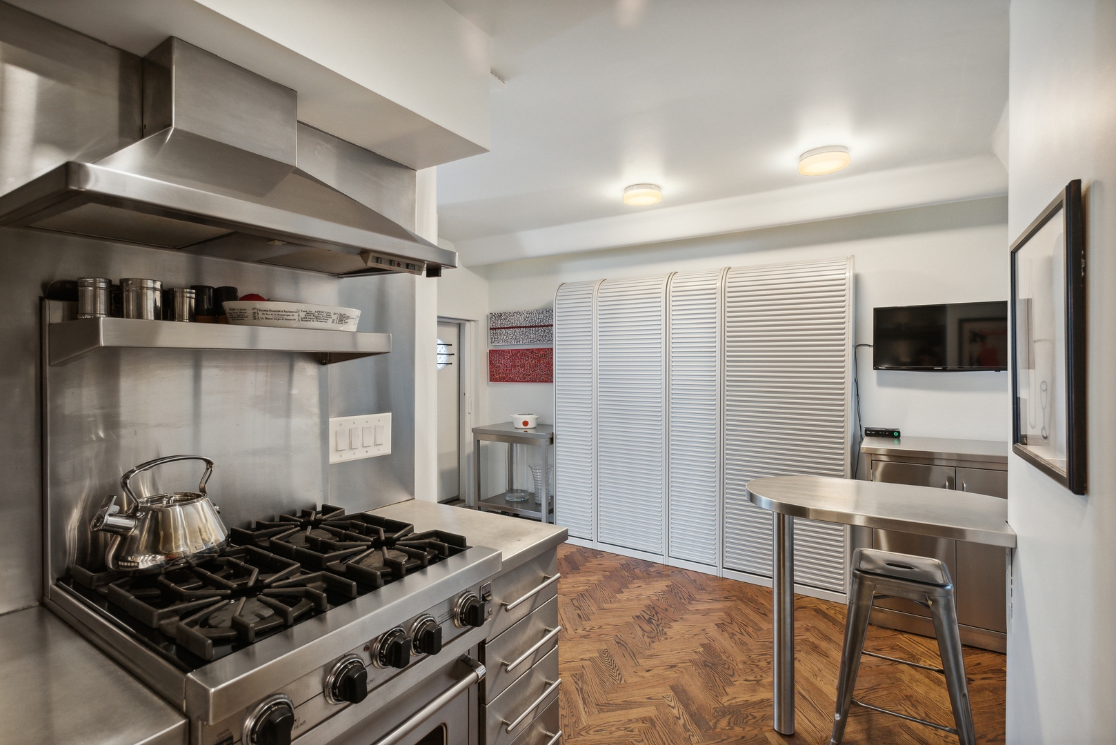 1209 North State Parkway, Unit 13 Chicago, IL 60610 - Photo 17 of 37 a stove top oven sitting inside of a kitchen