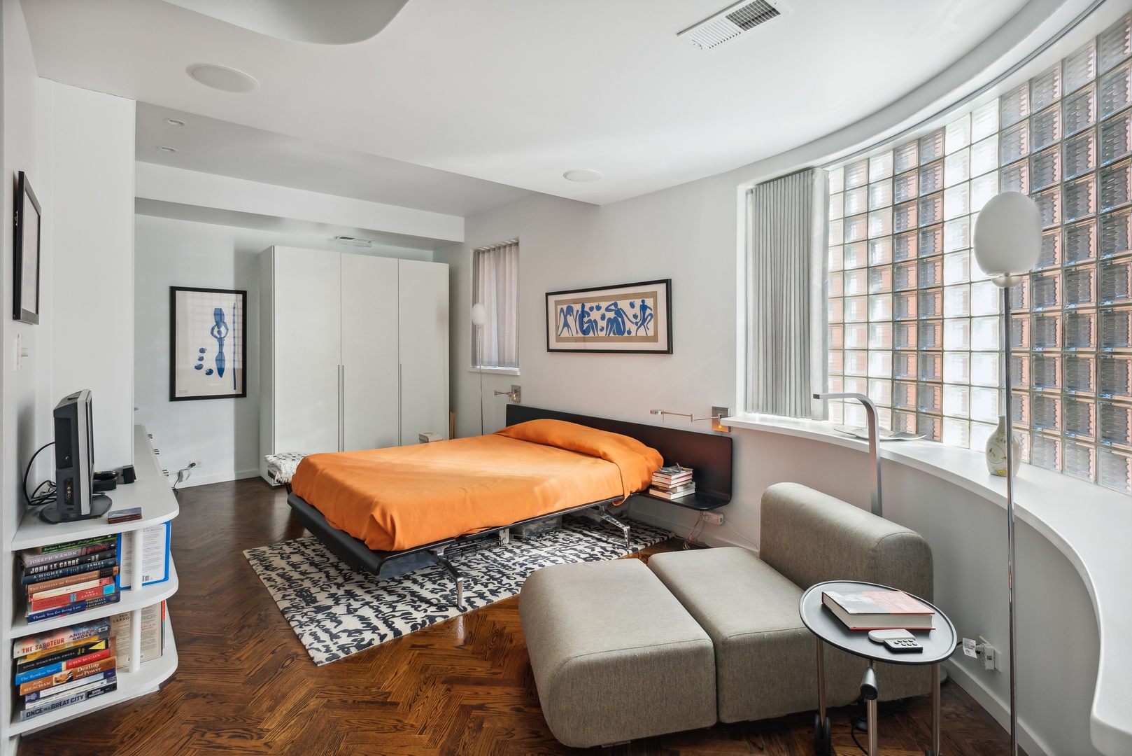 1209 North State Parkway, Unit 13 Chicago, IL 60610 - Photo 18 of 37 a bedroom with furniture and a large window