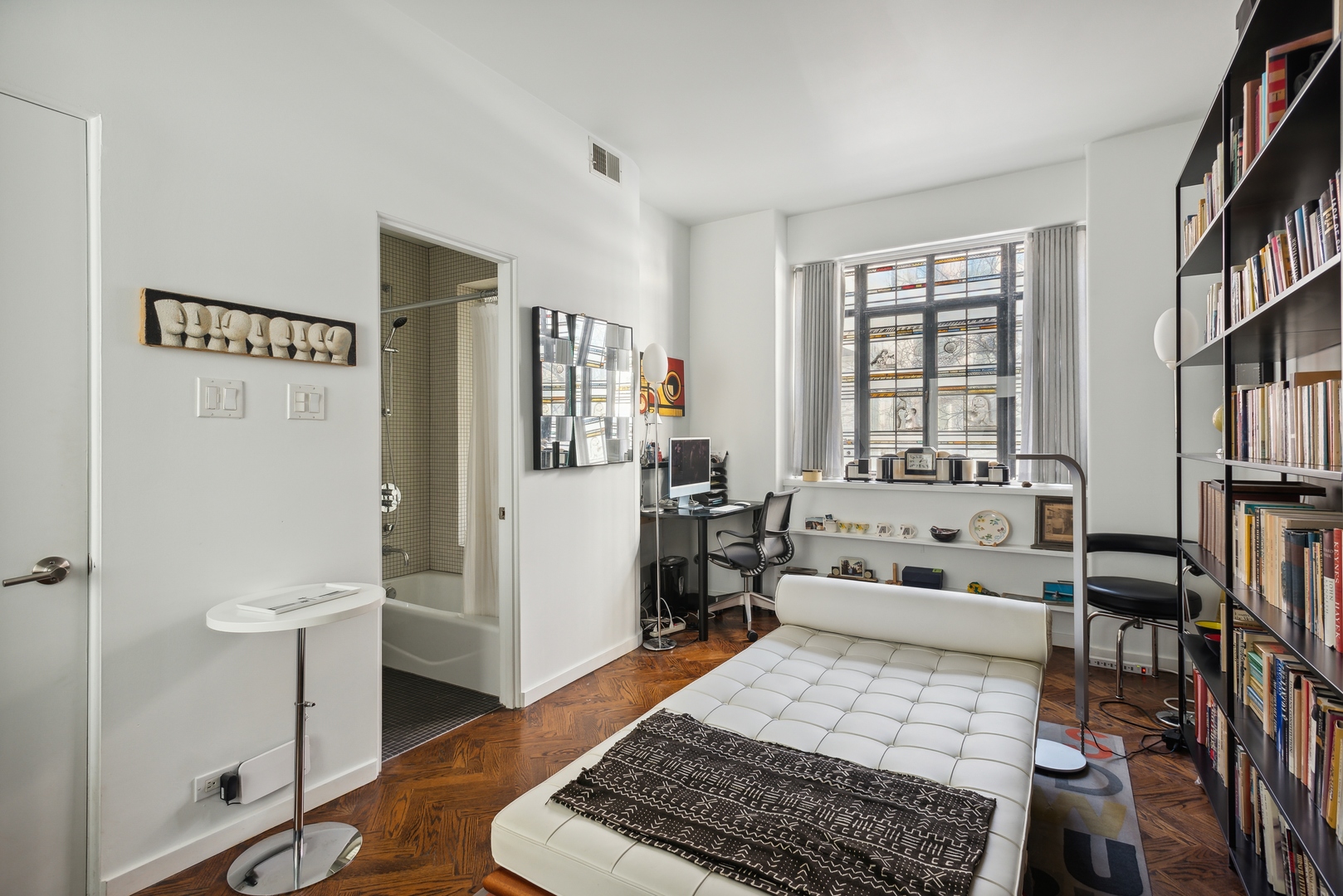 1209 North State Parkway, Unit 13 Chicago, IL 60610 - Photo 22 of 37 a living room with furniture and a rug