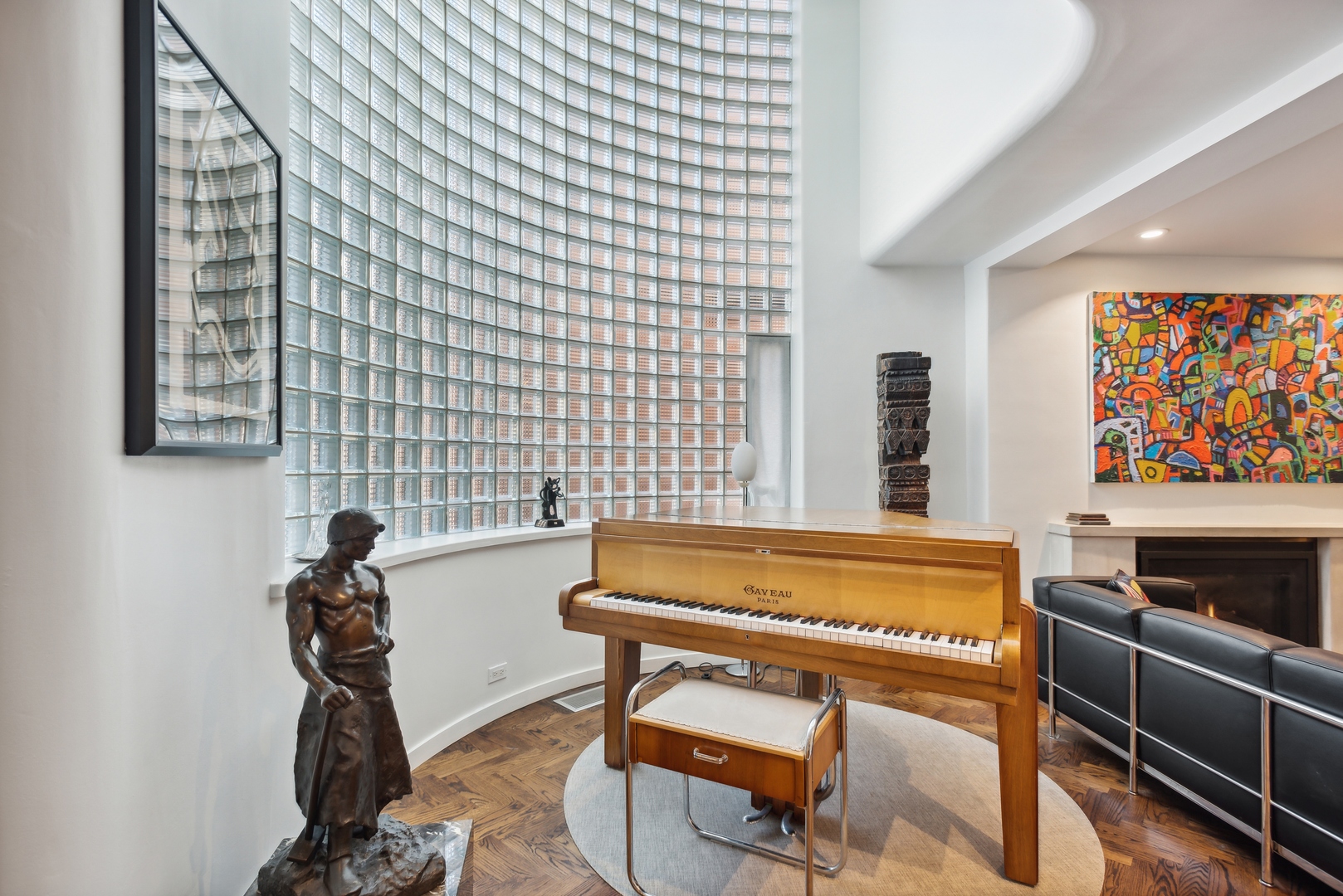 1209 North State Parkway, Unit 13 Chicago, IL 60610 - Photo 7 of 37 a room with furniture and a rug