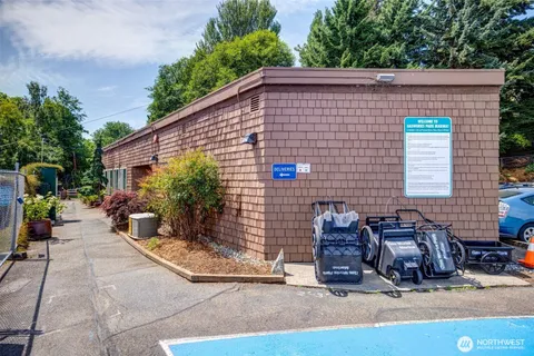 $383,000 | 2143 North Northlake Way, Unit 11, Seattle, WA 98103