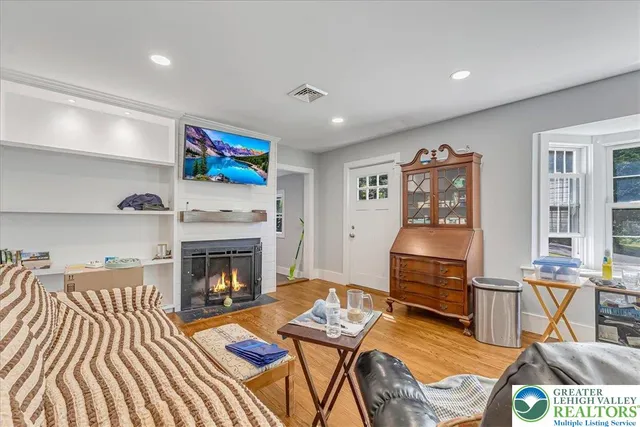 $289,400 | 15 Elm Street, East Stroudsburg, PA 18301