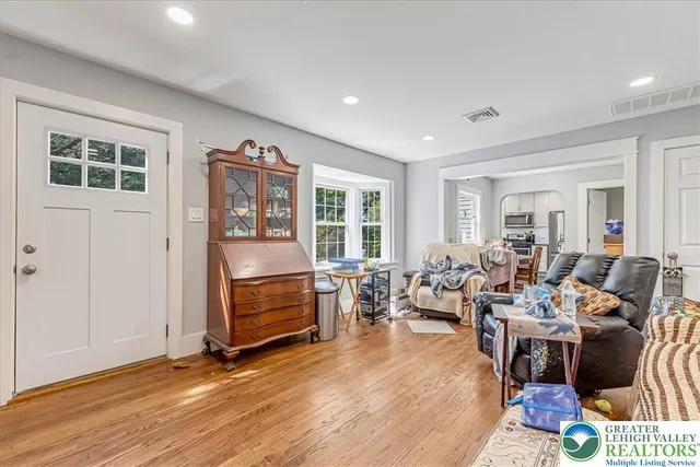 $289,400 | 15 Elm Street, East Stroudsburg, PA 18301