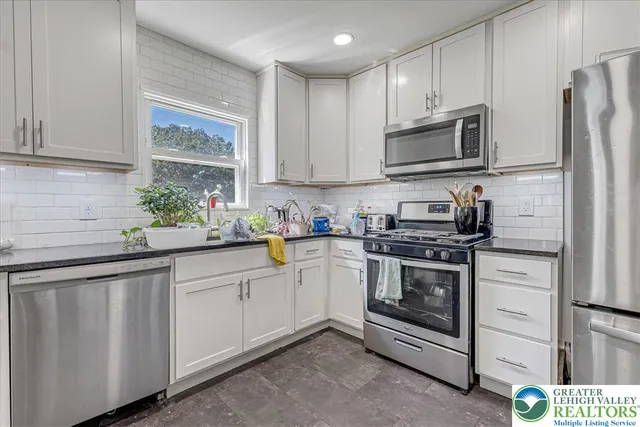 $289,400 | 15 Elm Street, East Stroudsburg, PA 18301