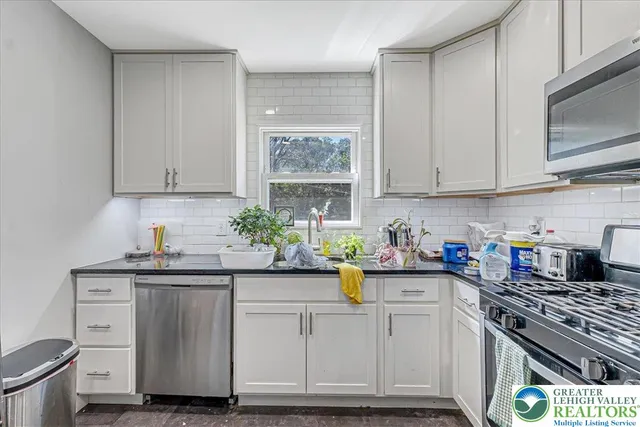 $289,400 | 15 Elm Street, East Stroudsburg, PA 18301