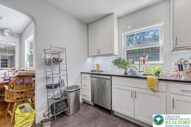 $289,400 | 15 Elm Street, East Stroudsburg, PA 18301