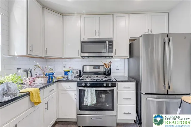 $289,400 | 15 Elm Street, East Stroudsburg, PA 18301