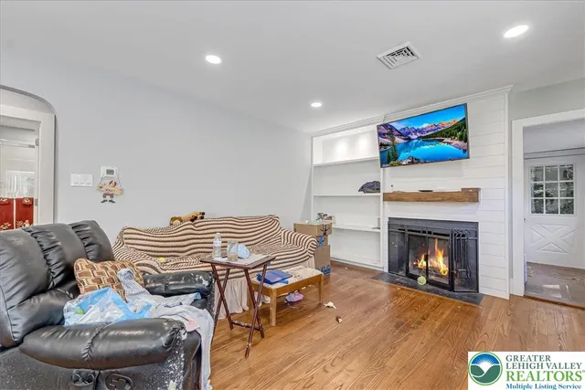 $289,400 | 15 Elm Street, East Stroudsburg, PA 18301