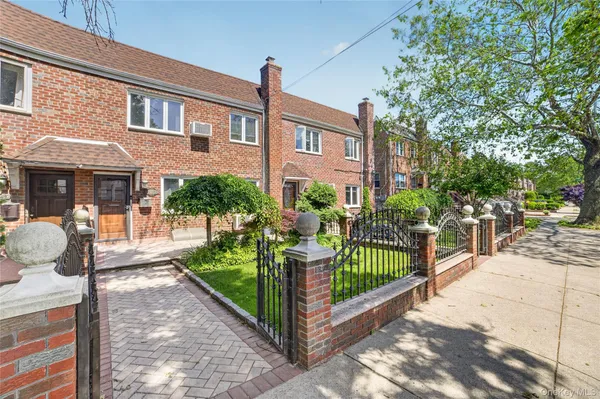 $1,175,000 | 60-37 69th Place | Maspeth