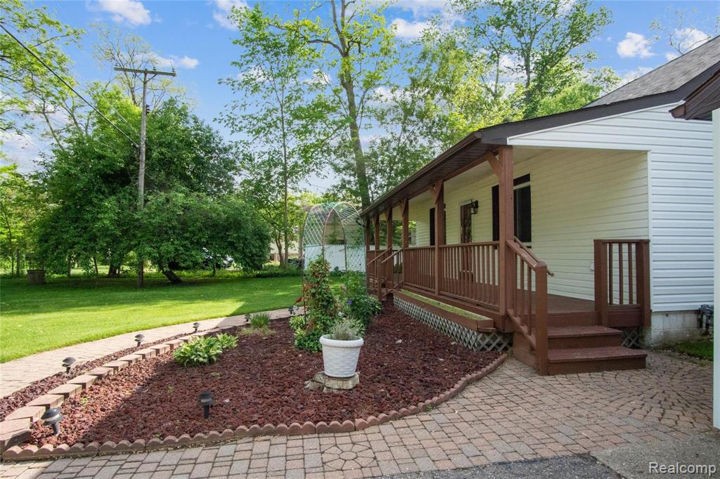 8940 Pettysville Road Pinckney, MI 48169 - Photo 2 of 24
