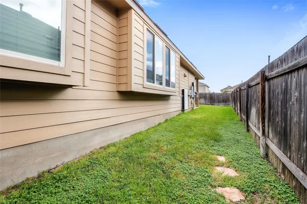 $2,300 | 106 Alford Street, San Marcos, TX 78666