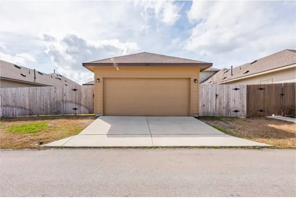 $2,300 | 106 Alford Street, San Marcos, TX 78666