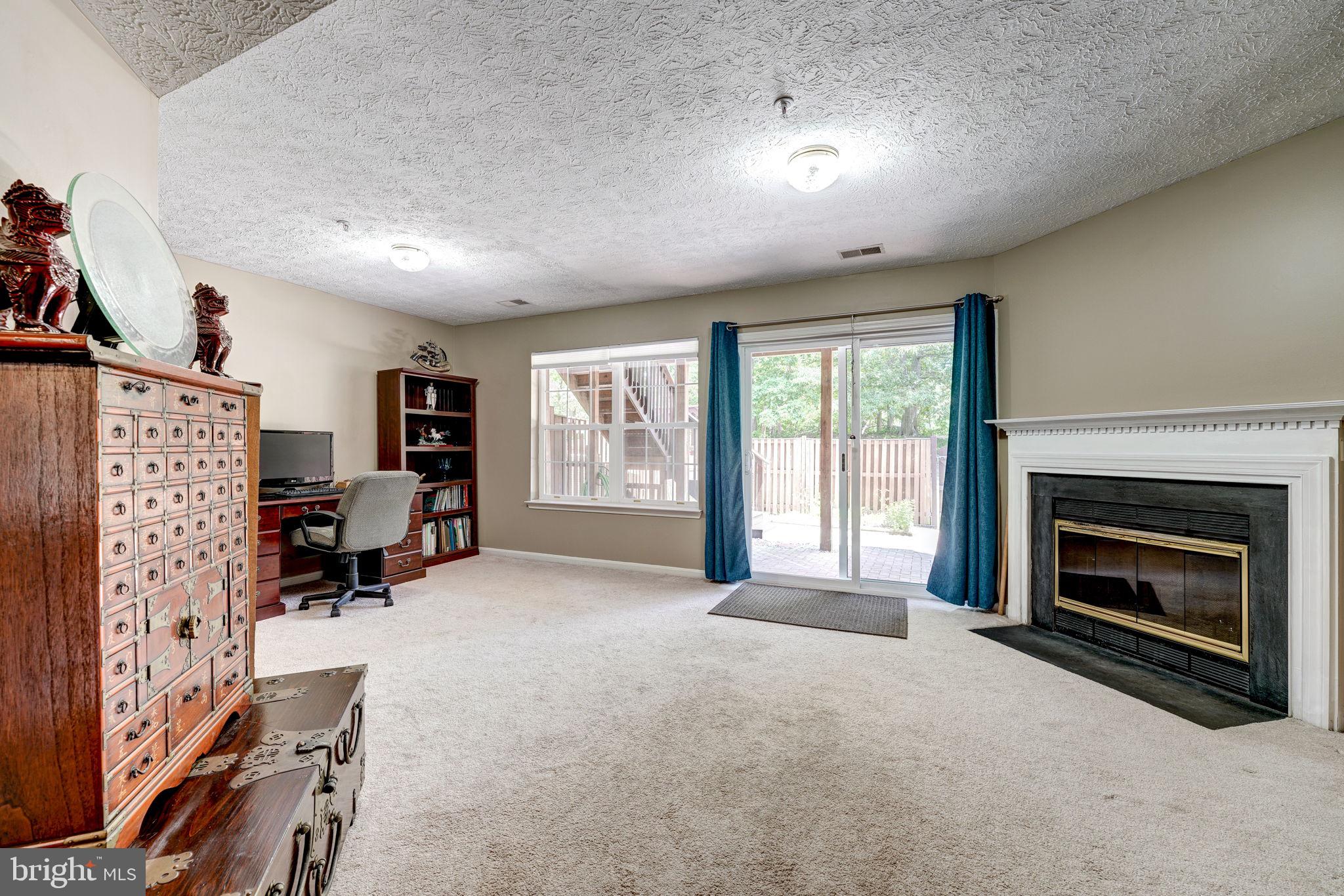 Family Room w/Fireplace