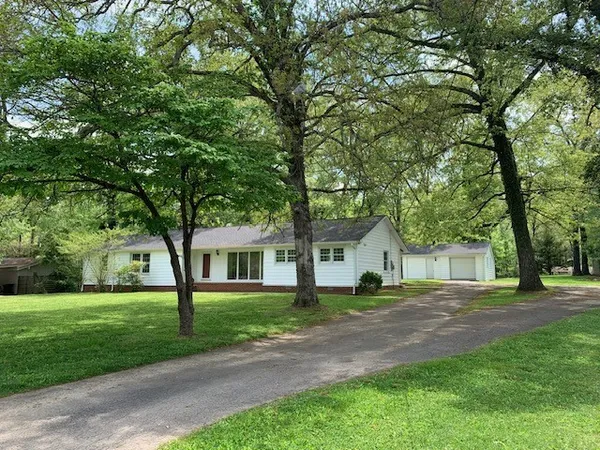 $2,100 | 112 Oak Park Drive, Tullahoma, TN 37388