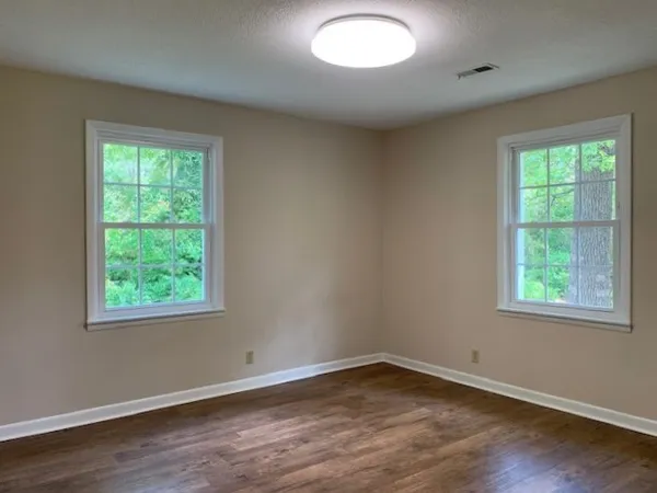 $2,100 | 112 Oak Park Drive, Tullahoma, TN 37388