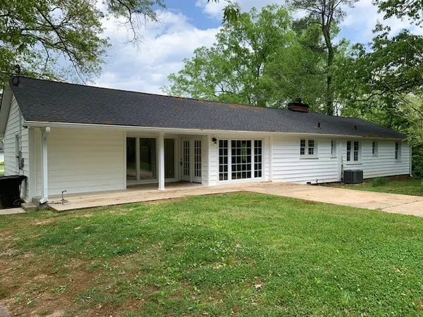 $2,100 | 112 Oak Park Drive, Tullahoma, TN 37388
