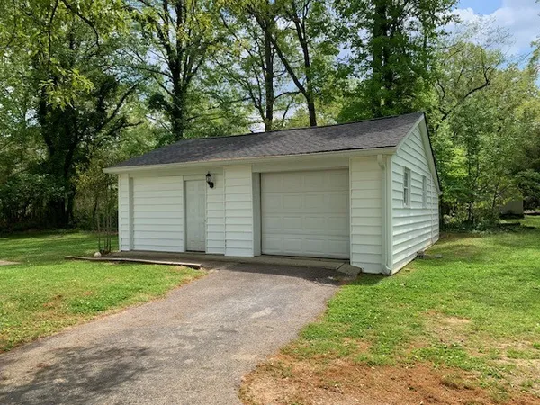 $2,100 | 112 Oak Park Drive, Tullahoma, TN 37388