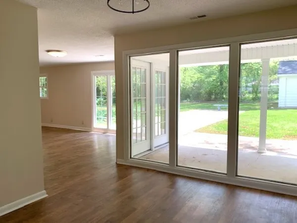 $2,100 | 112 Oak Park Drive, Tullahoma, TN 37388