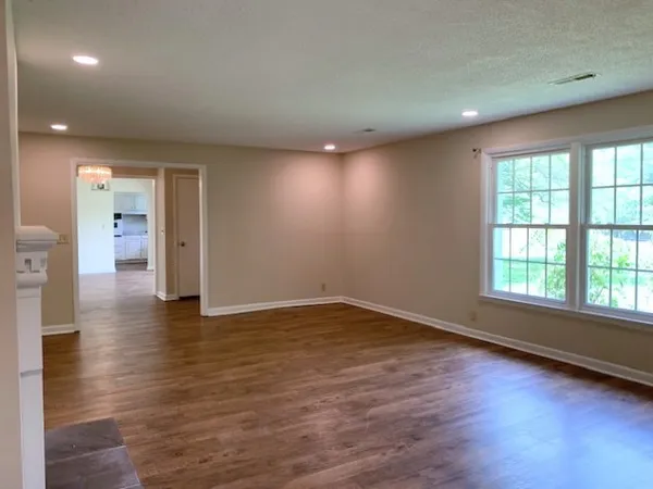 $2,100 | 112 Oak Park Drive, Tullahoma, TN 37388