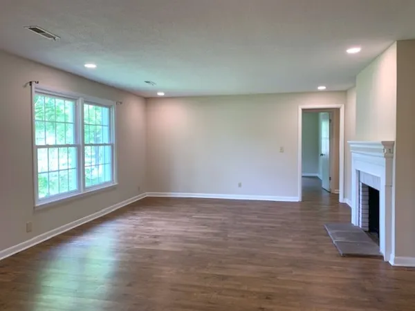 $2,100 | 112 Oak Park Drive, Tullahoma, TN 37388