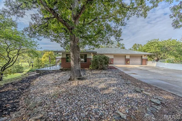 $650,000 | 23643 County Road 32-337, Lebanon, MO 65536