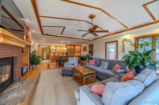 $650,000 | 23643 County Road 32-337, Lebanon, MO 65536