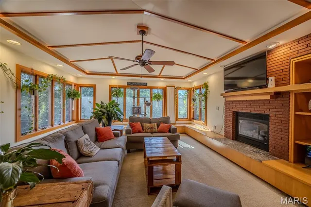 $650,000 | 23643 County Road 32-337, Lebanon, MO 65536