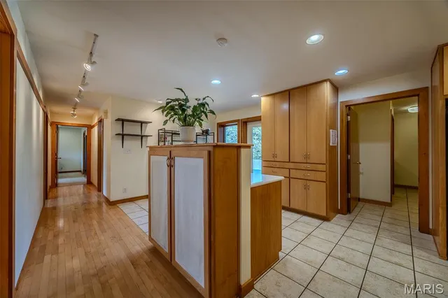 $650,000 | 23643 County Road 32-337, Lebanon, MO 65536