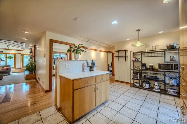 $650,000 | 23643 County Road 32-337, Lebanon, MO 65536