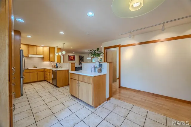 $650,000 | 23643 County Road 32-337, Lebanon, MO 65536