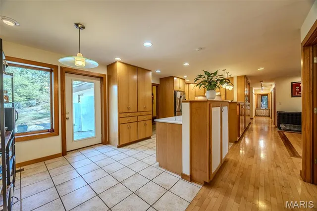 $650,000 | 23643 County Road 32-337, Lebanon, MO 65536