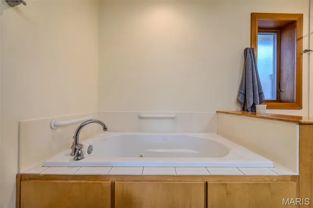 $650,000 | 23643 County Road 32-337, Lebanon, MO 65536