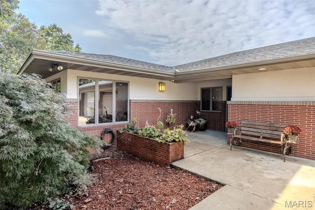 $650,000 | 23643 County Road 32-337, Lebanon, MO 65536