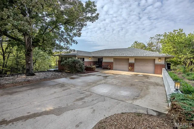 $650,000 | 23643 County Road 32-337, Lebanon, MO 65536