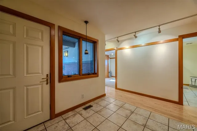 $650,000 | 23643 County Road 32-337, Lebanon, MO 65536