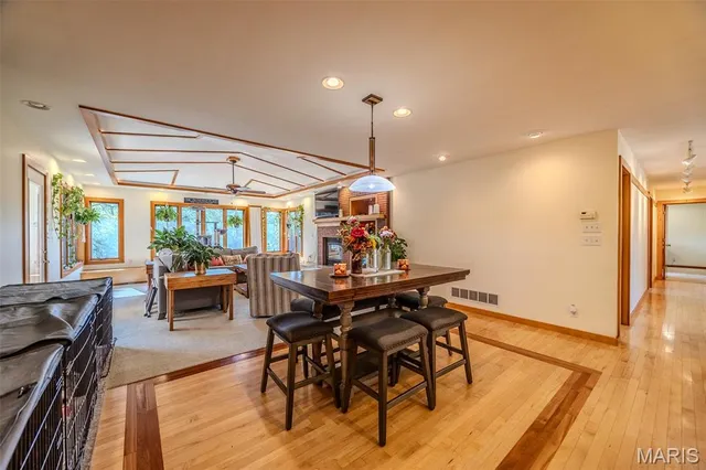 $650,000 | 23643 County Road 32-337, Lebanon, MO 65536