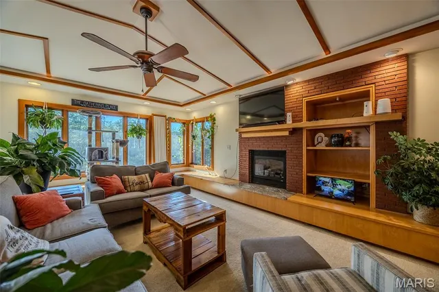 $650,000 | 23643 County Road 32-337, Lebanon, MO 65536