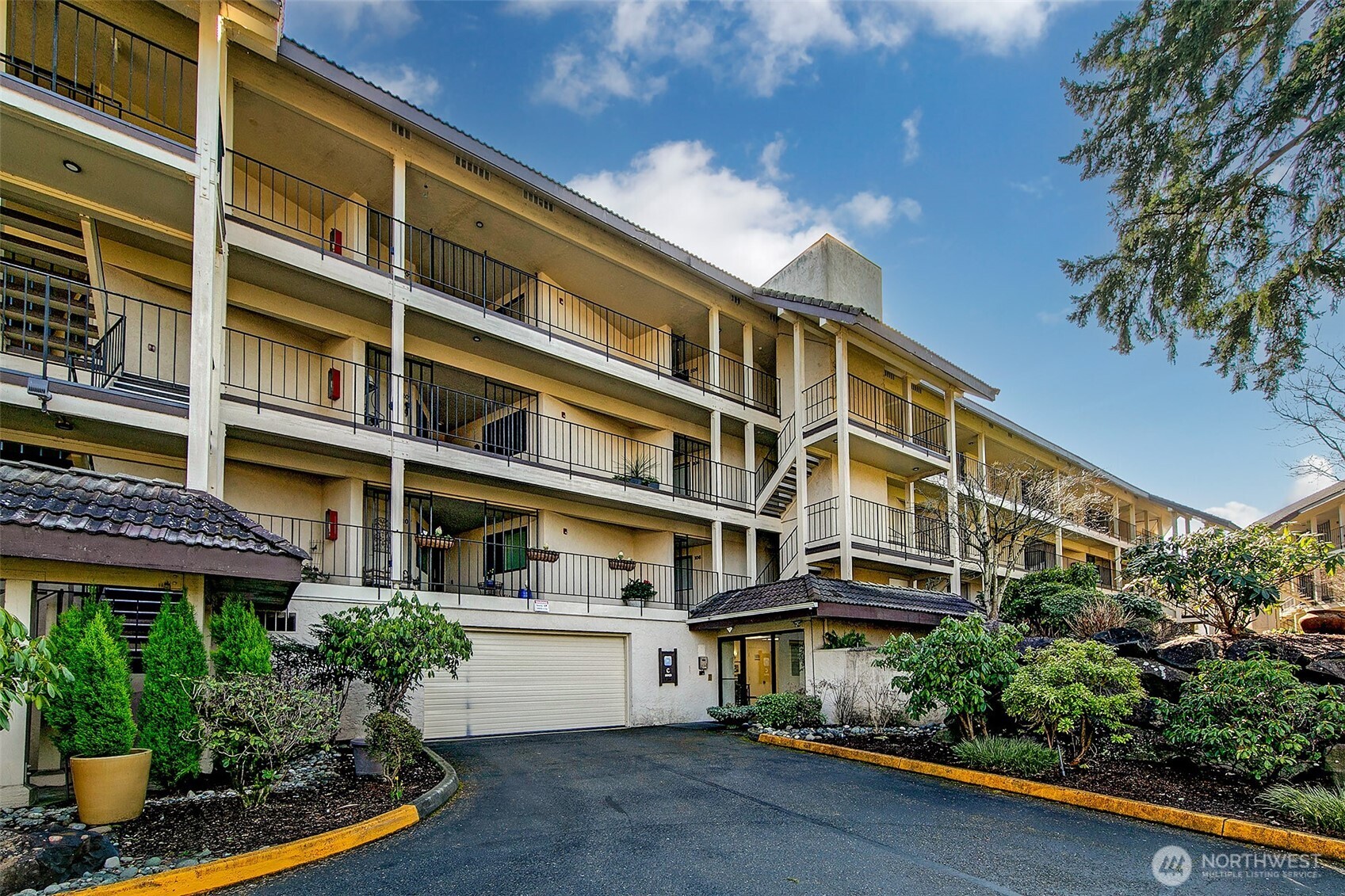 16929 Inglewood Road Northeast, Unit C305 Kenmore, WA 98028 - Photo 27 of 27 a front view of a building