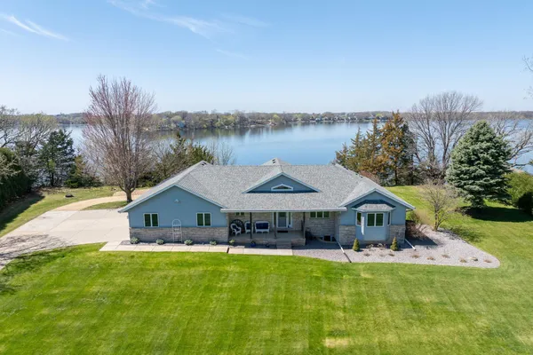 $1,279,000 | 6106 Shamrock Drive, Madison Lake, MN 56063