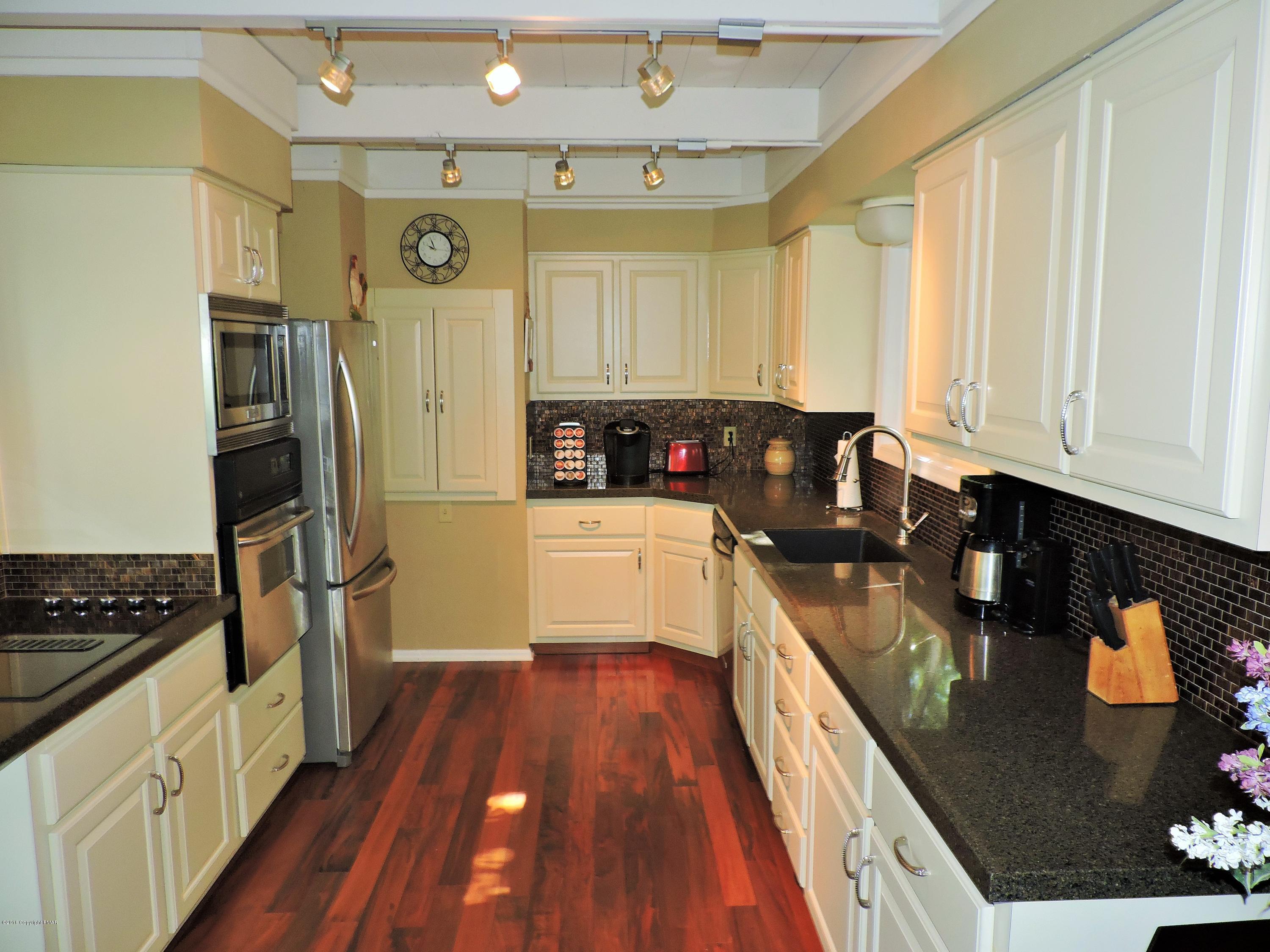 3584 High Crest Road Canadensis, PA 18325 - Photo 10 of 42 Kitchen
