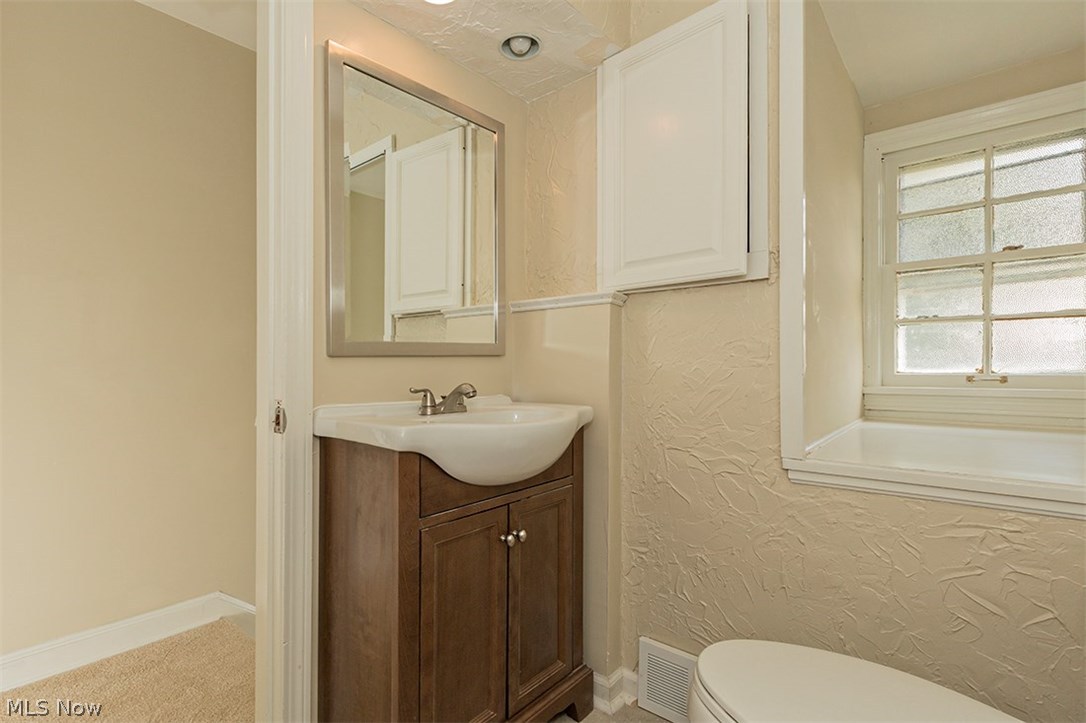 3575 Strathavon Road Cleveland, OH 44120 - Photo 27 of 33