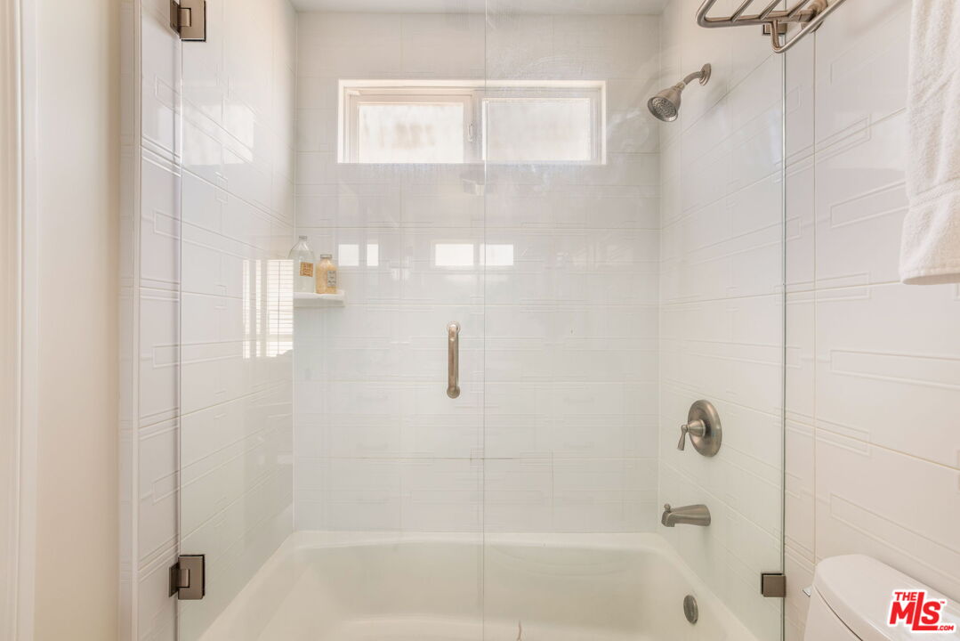 30 Driftwood Street, Unit 4 Marina del Rey, CA 90292 - Photo 18 of 19 a bathroom with a shower