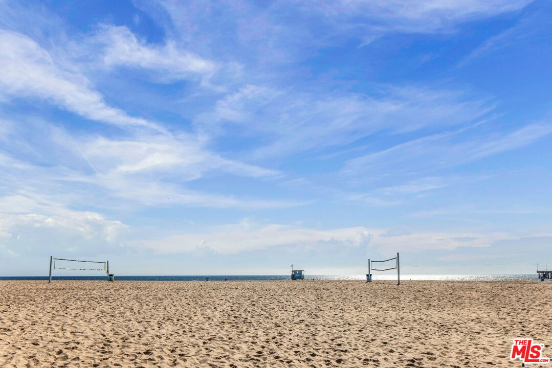 30 Driftwood Street, Unit 4 Marina del Rey, CA 90292 - Photo 19 of 19 a view of a ocean view with beach