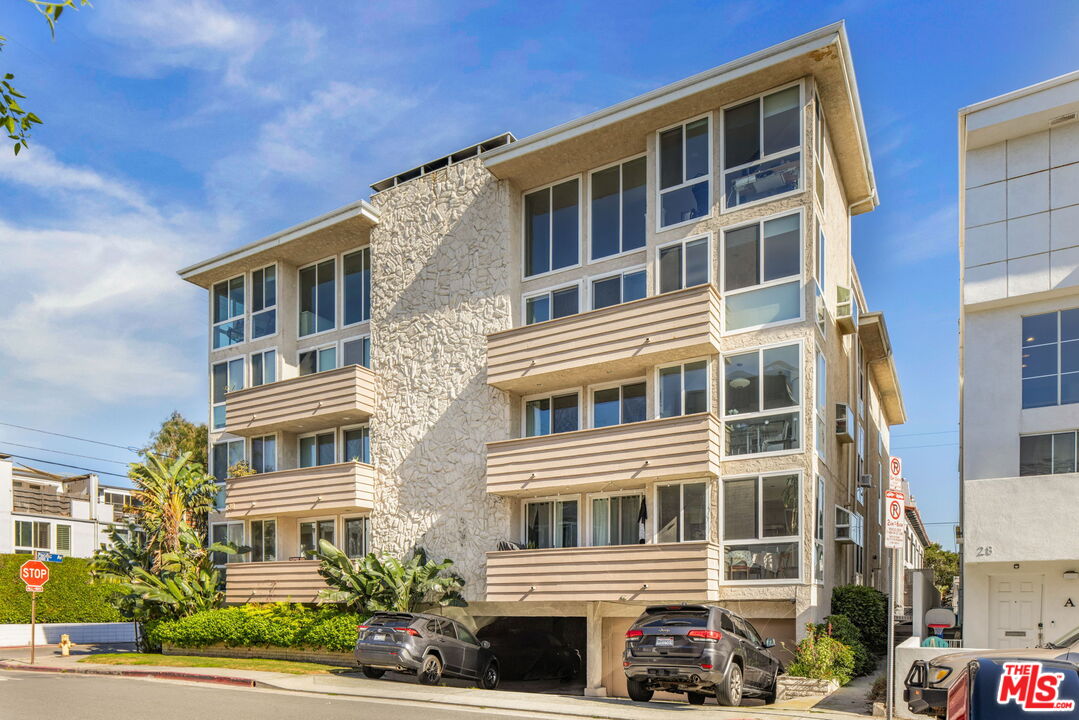 30 Driftwood Street, Unit 4 Marina del Rey, CA 90292 - Photo 2 of 19 a front view of a building