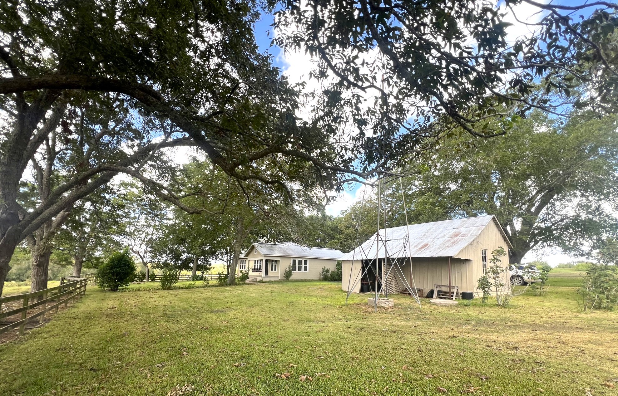 1137 Stokes Road Fayetteville, TX 78940 - Photo 4 of 24 Gallery Image 4